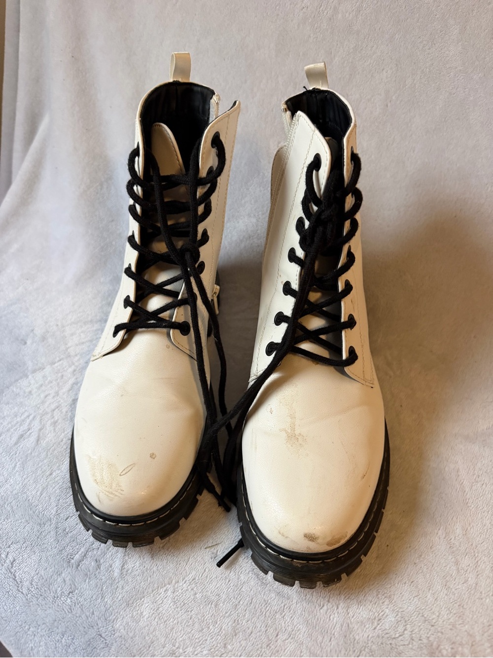2020 IN Combat Boots Women 8.5 White Good Lace Up Chunky Sole - Picture 1 of 6